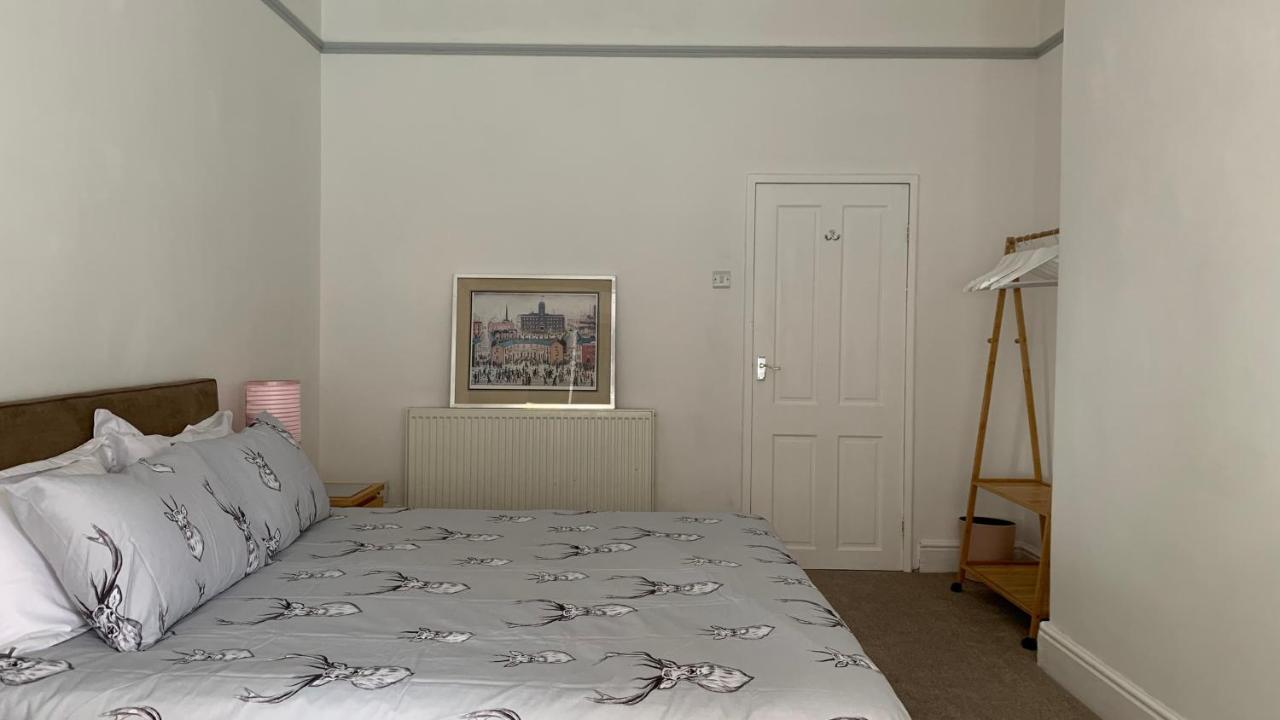 Spacious With Spectacular Views And Private Garden Villa Buxton  Exterior photo